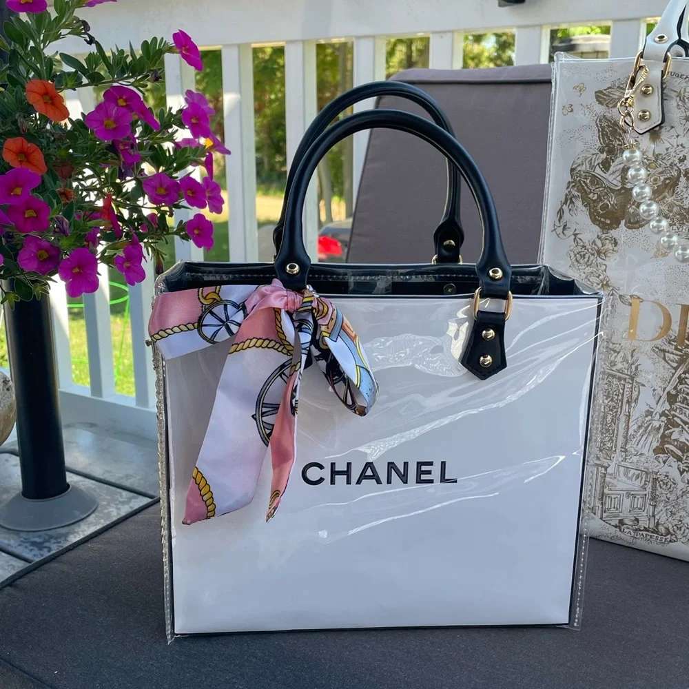 CHANEL Vinyl Crossbody - Picture 3 of 13